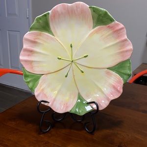 Decorative pink / yellow flower plate.